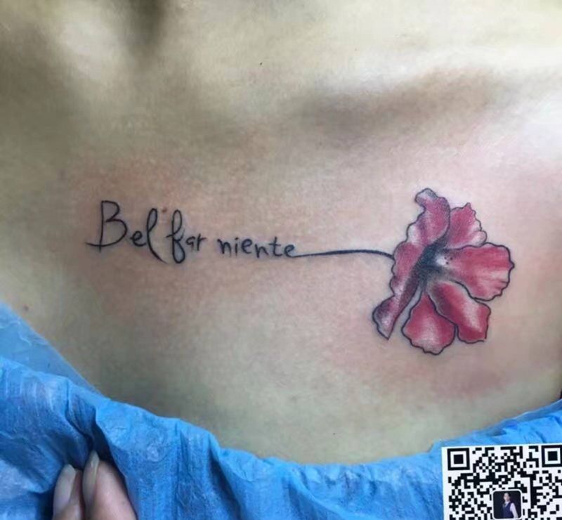 胸口花纹身图片