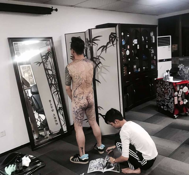 满背 - 虎纹身图片