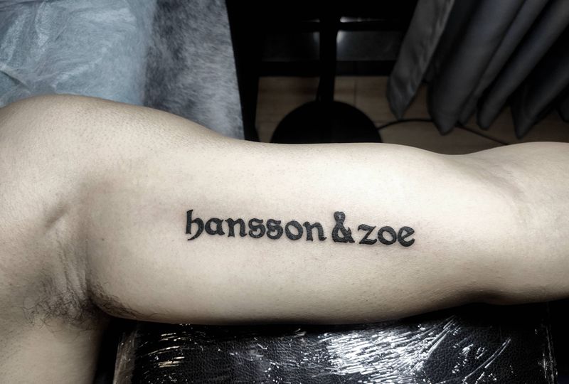 这就是父亲对儿子女儿的爱纹身图片_手臂花体字纹身图案