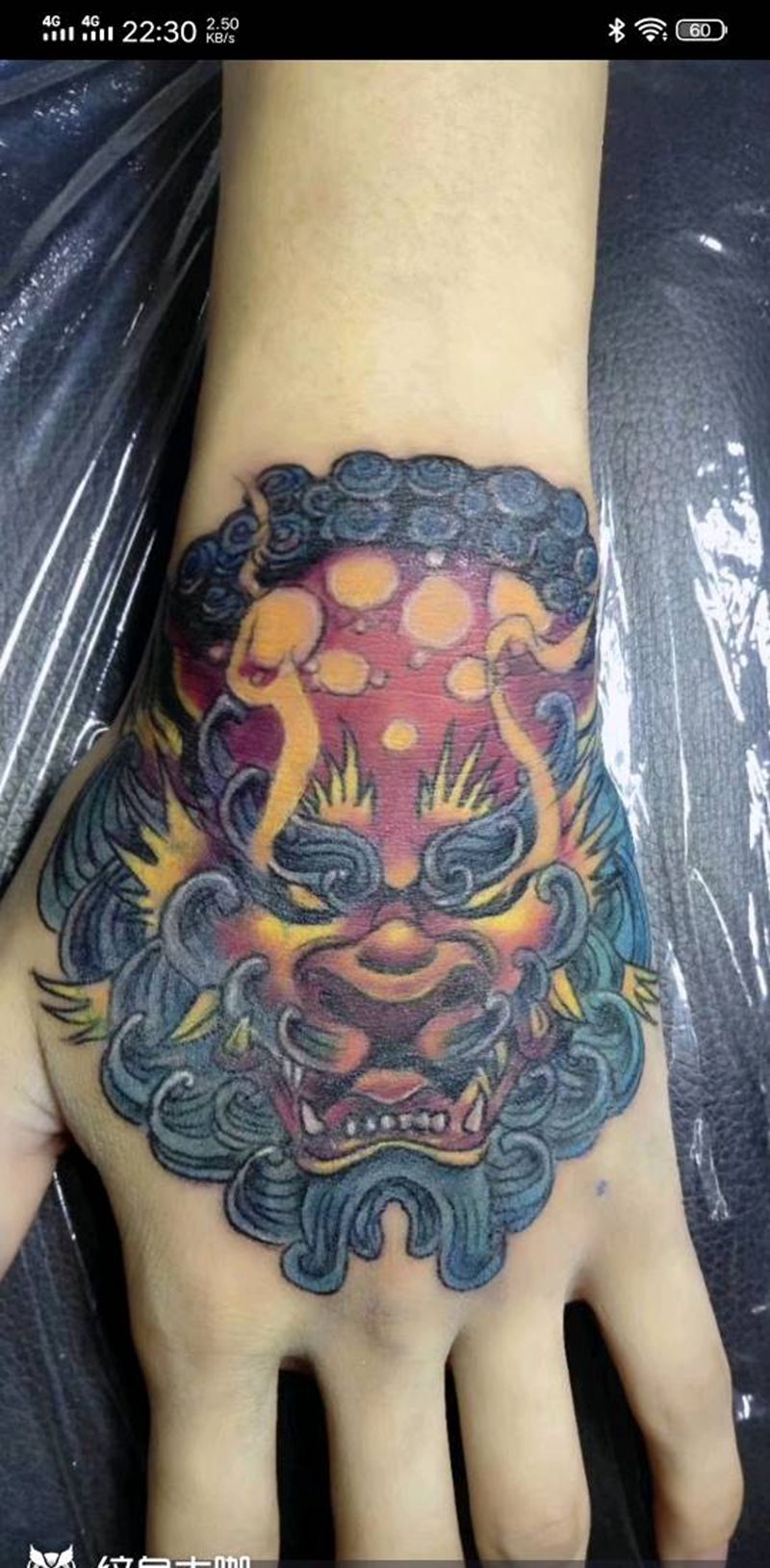 唐狮盖图纹身图片_手部纹身图案