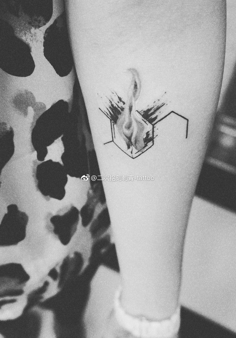 火焰纹身图片_手臂几何水彩纹身图案