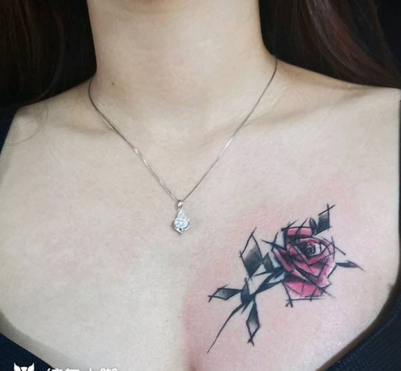 遮盖纹身图片_胸部水墨纹身图案