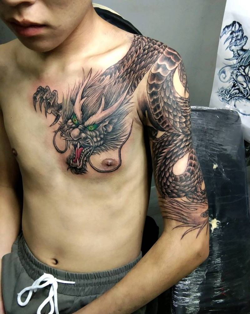 过肩龙纹身图片_手部纹身图案