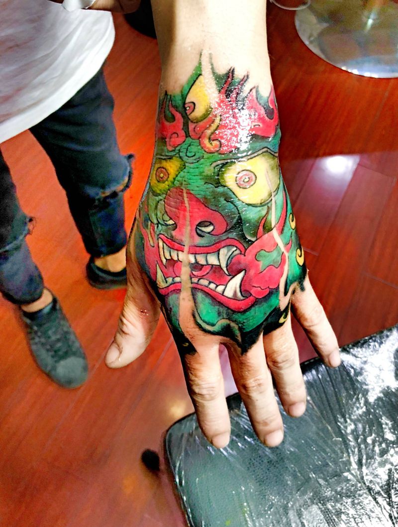 手背遮盖纹身图片