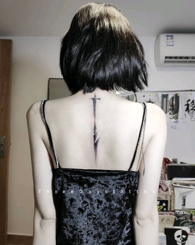一墨染纹身图片_背部水墨纹身图案