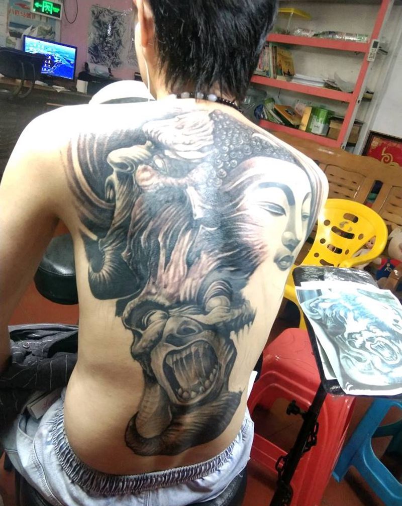 佛魔进度纹身图片_背部纹身图案
