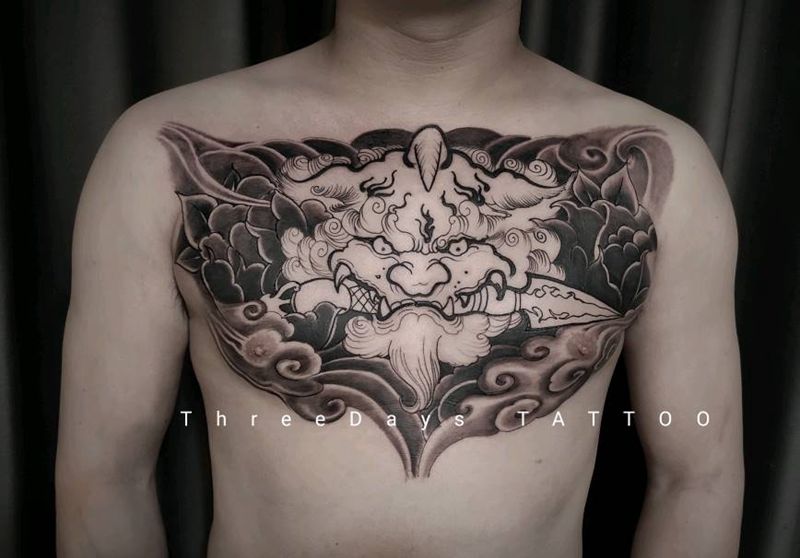 唐狮花胸进度中纹身图片_胸部新传统纹身图案