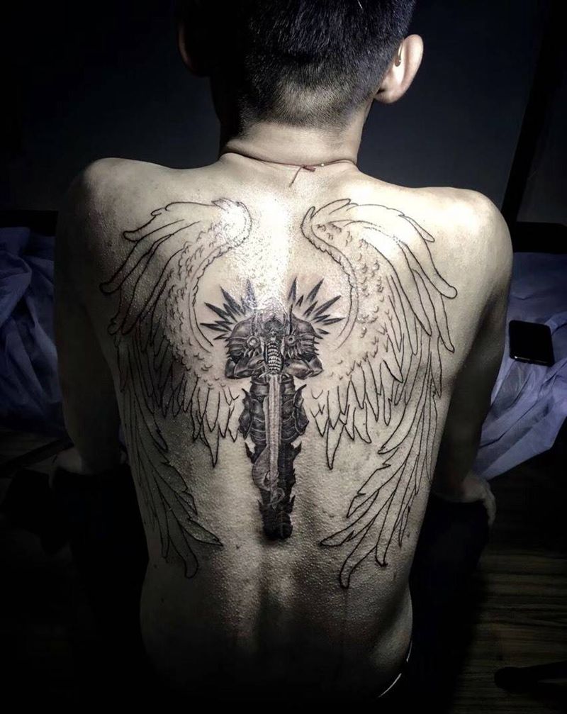 后背天使未完成纹身图片_背部欧美纹身图案