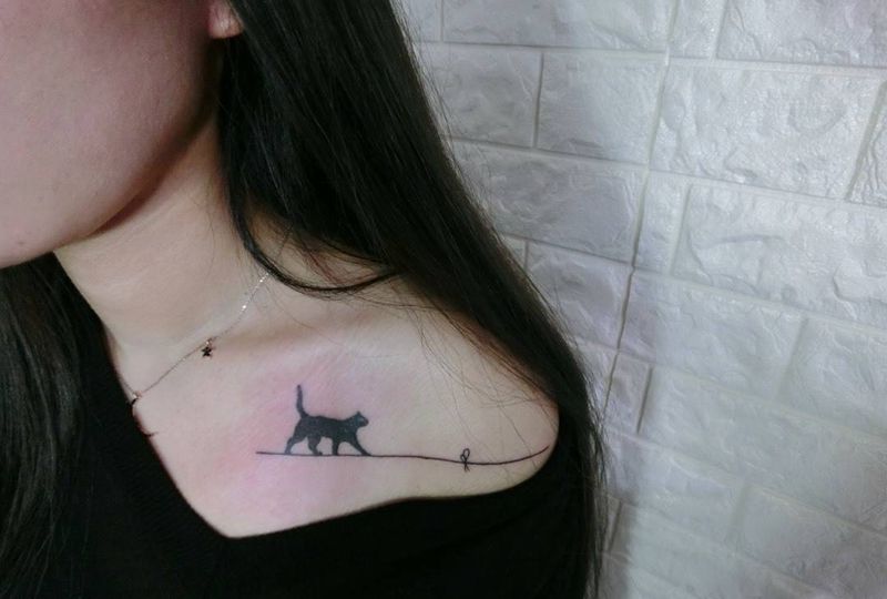 走线的猫纹身图片