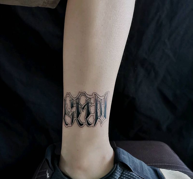 脚腕花体字纹身图片_脚部花体字纹身图案
