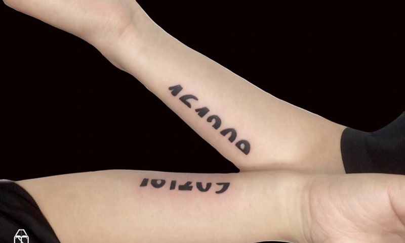 情侣数字纪念日纹身图片_成品手臂几何字符原创图腾情侣纹身图案