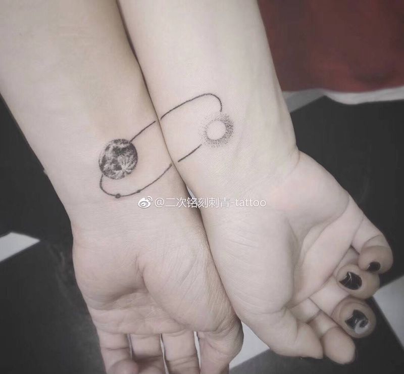 吸引力纹身图片_手臂几何点刺纹身图案