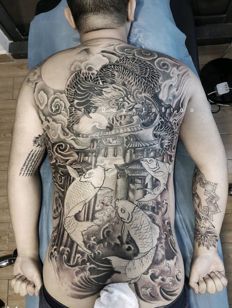 鲤鱼跃龙门，进度中纹身图片_背部新传统纹身图案