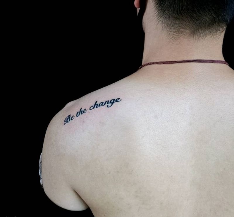 字母纹身图片_背部纹身图案