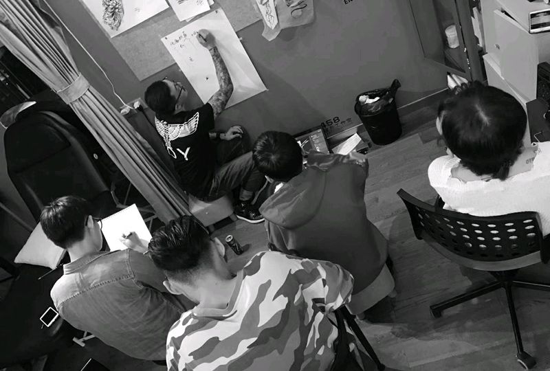 忙碌的一天纹身图片