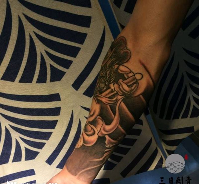 小臂传统，下次色彩纹身图片