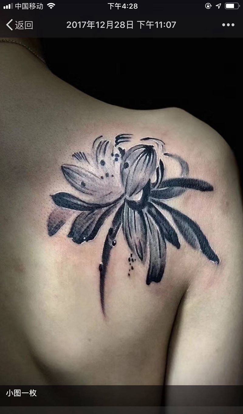 荷花纹身图片