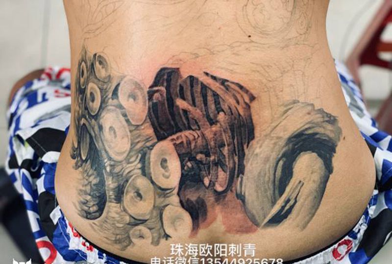 海景纹身图片_背部欧美写实纹身图案