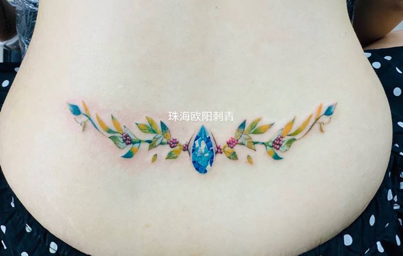 宝石花藤纹身图片_腰部纹身图案