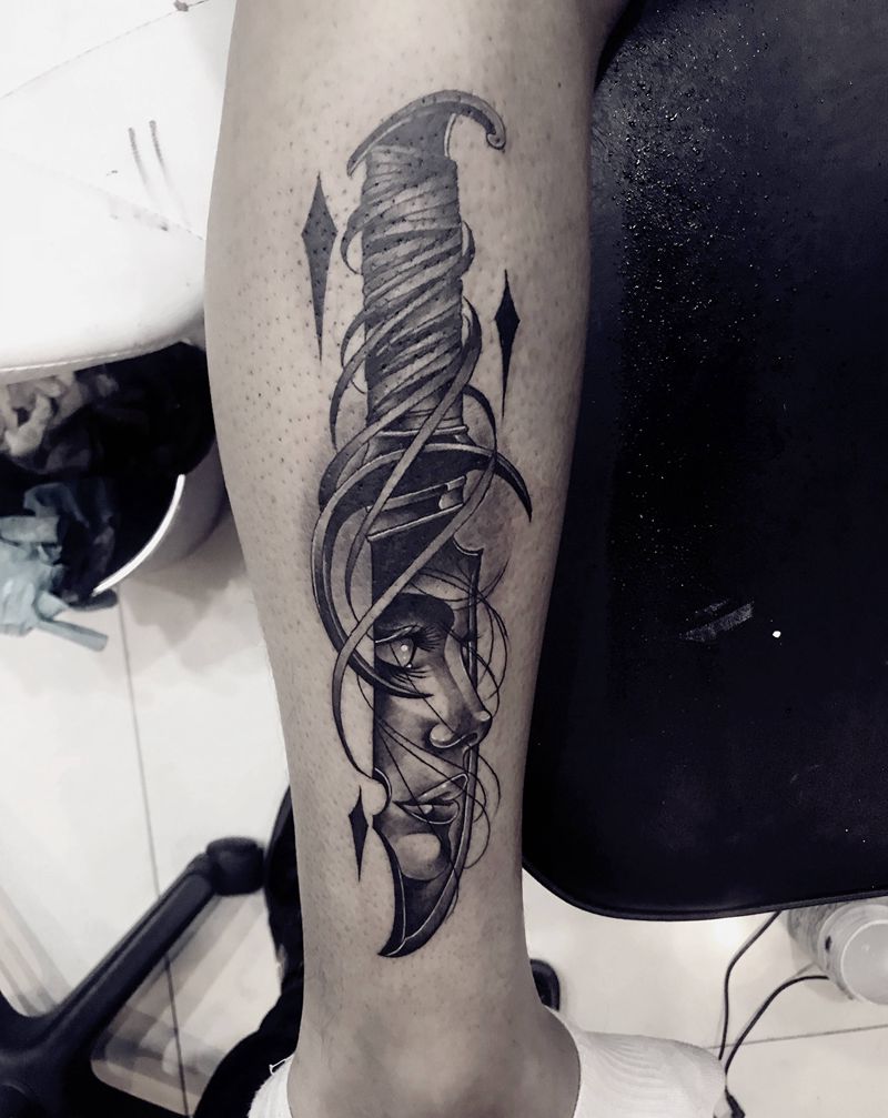 匕首纹身图片_腿部New School欧美写实纹身图案