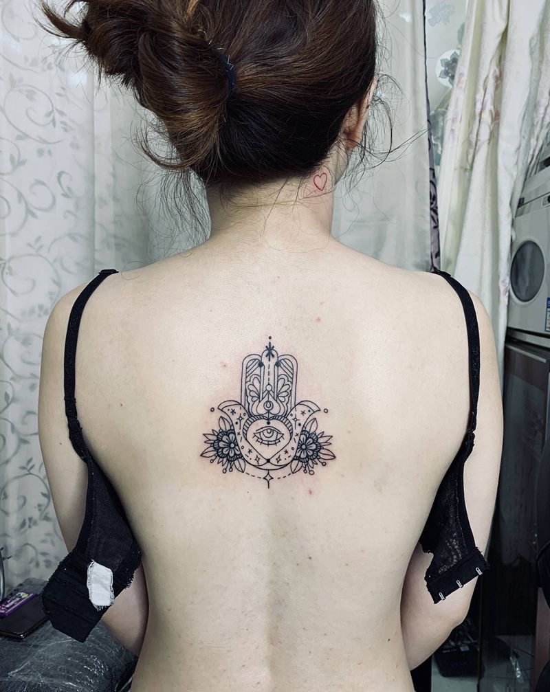 法蒂玛之手纹身图片_背部纹身图案