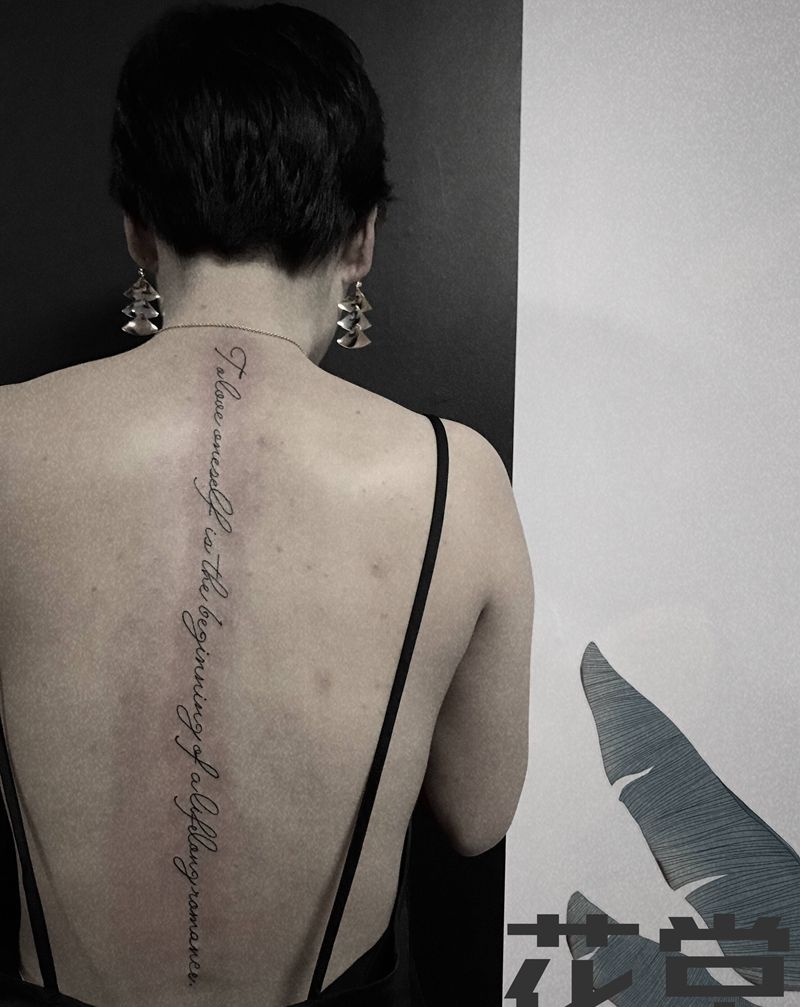 背部英文纹身图片_背部花体字英文纹身图案