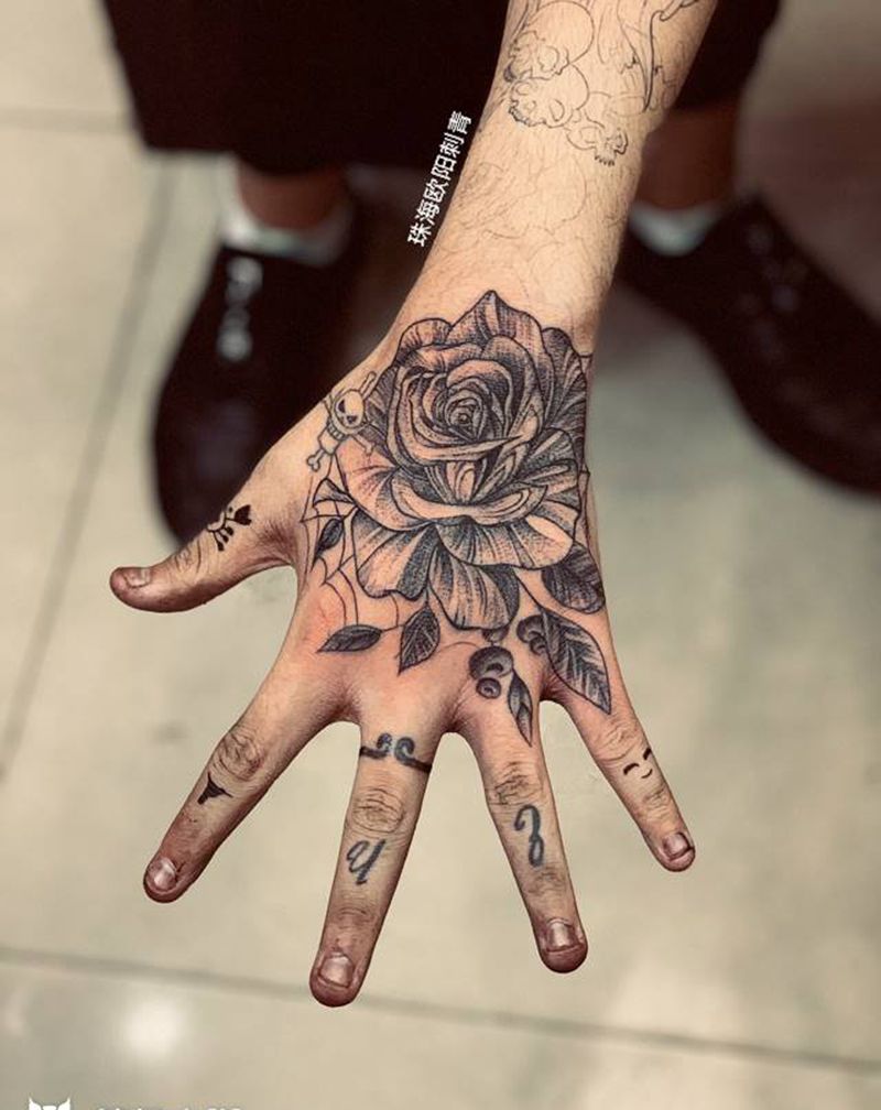 玫瑰纹身图片_手部纹身图案