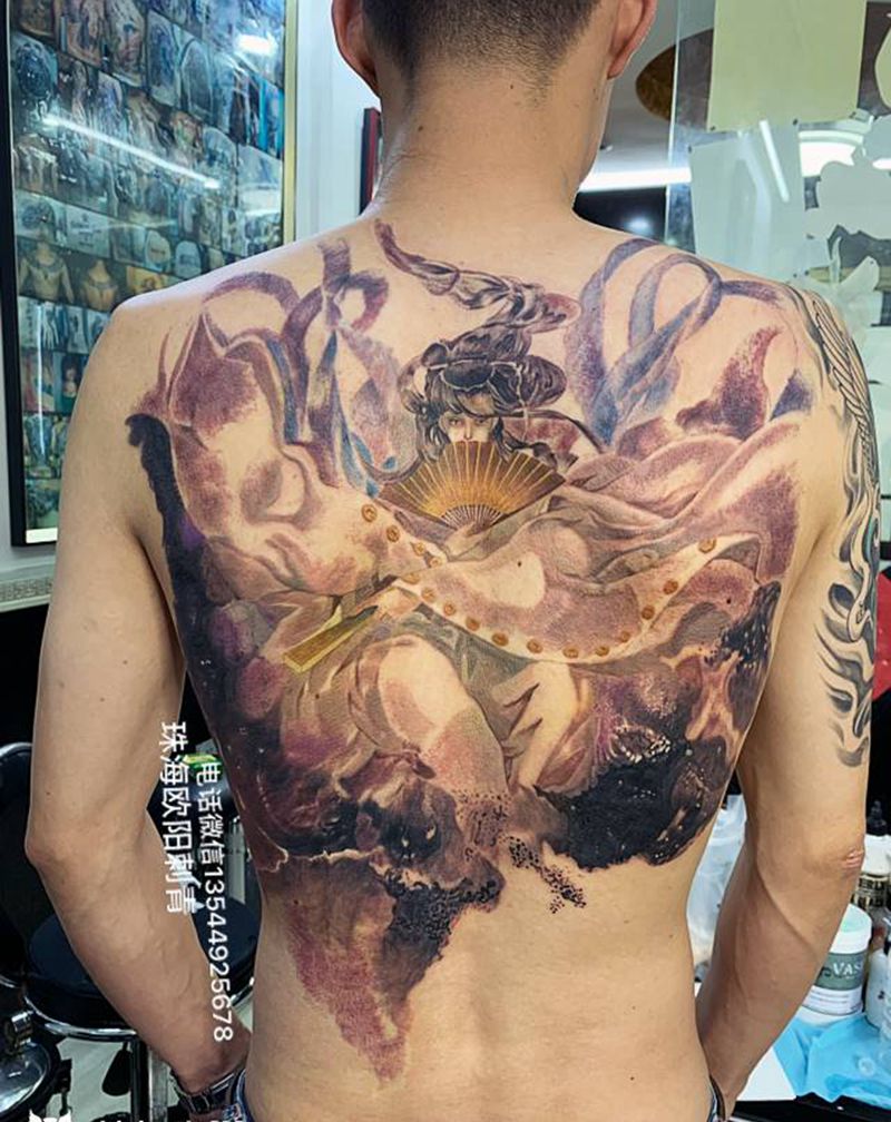 东皇太一纹身图片_背部纹身图案