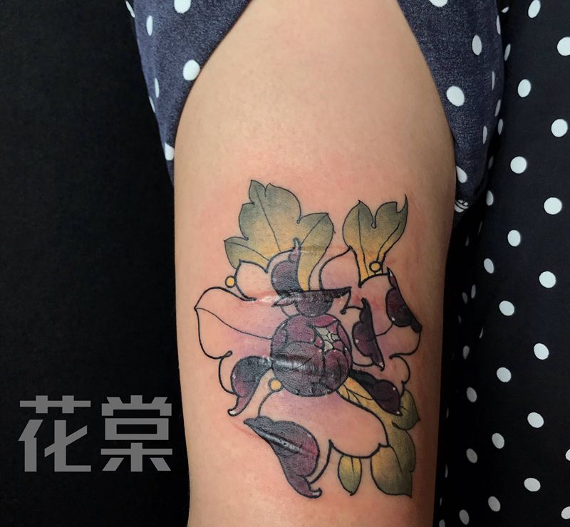 牡丹疤痕遮盖纹身图片_腿部新传统花纹身图案