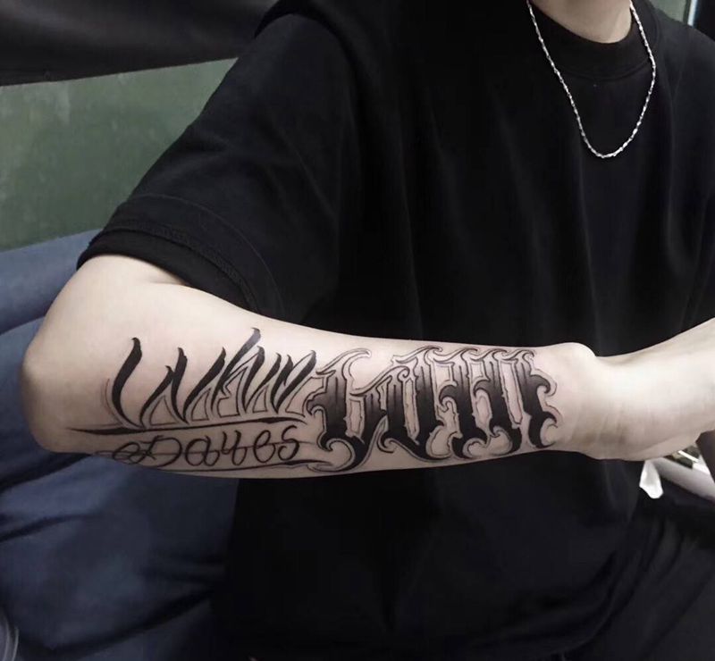 原创设计花体字纹身图片_手部花体字纹身图案
