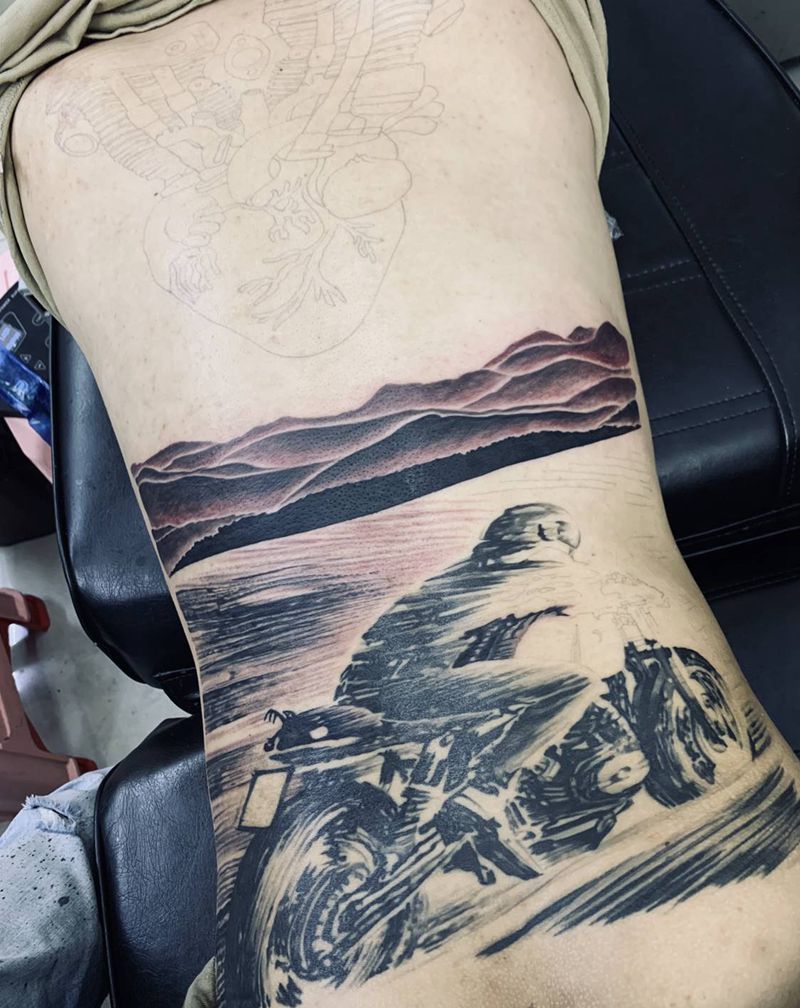 骑士的向往纹身图片_背部纹身图案