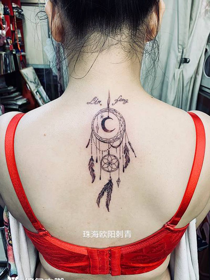 捕梦网纹身图片_背部纹身图案