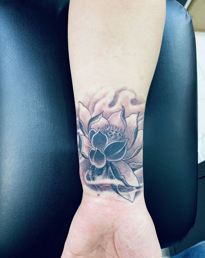 莲花纹身图片_手臂纹身图案