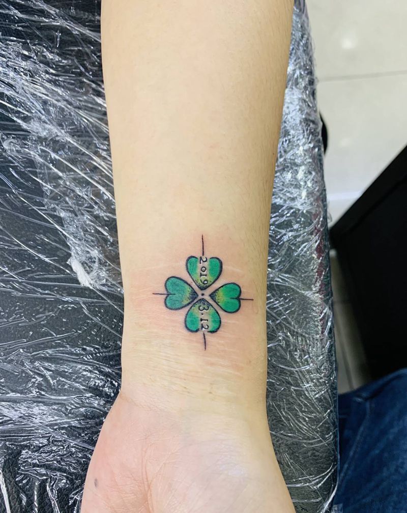 四叶草纹身图片_手臂纹身图案