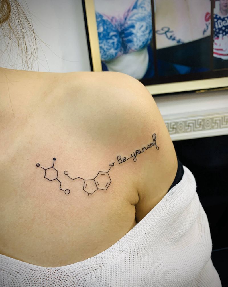 胸口小清新纹身图片_胸部纹身图案