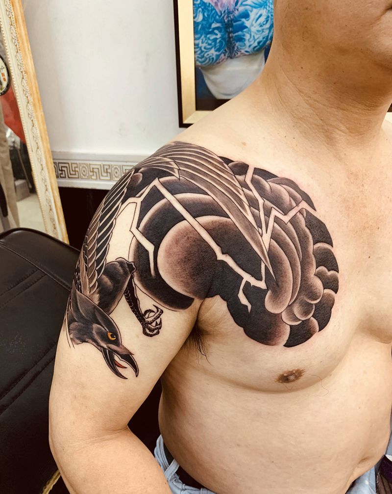 半甲纹身图片_胸部纹身图案