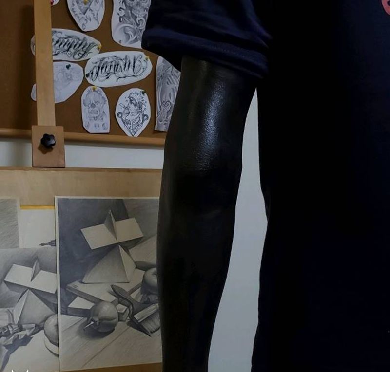 黑臂纹身图片_手臂手部纹身图案