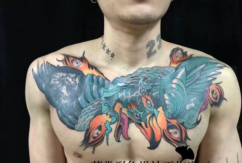 彩色花胸纹身图片_胸部New School纹身图案