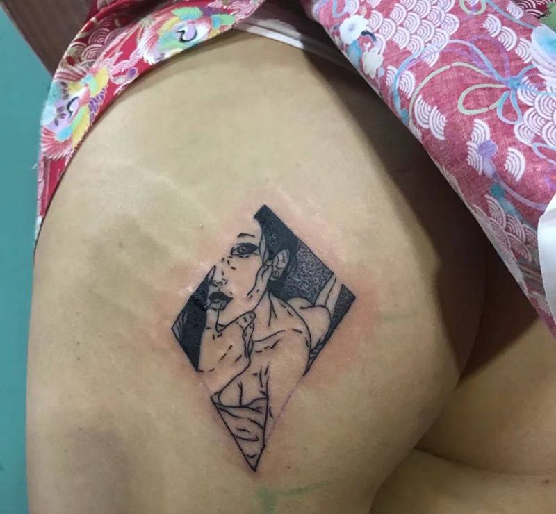 臀部性感刺青纹身图片_臀部点刺几何纹身图案