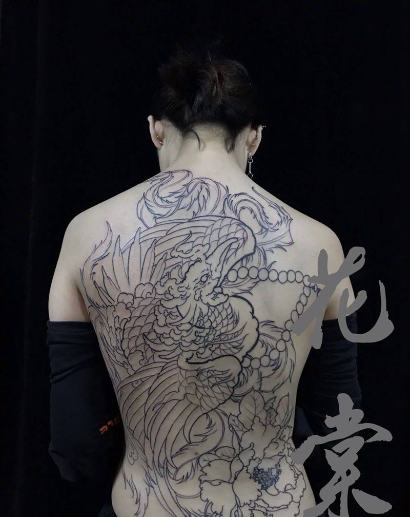 满背凤凰纹身图片_背部新传统老传统凤凰满背纹身图案