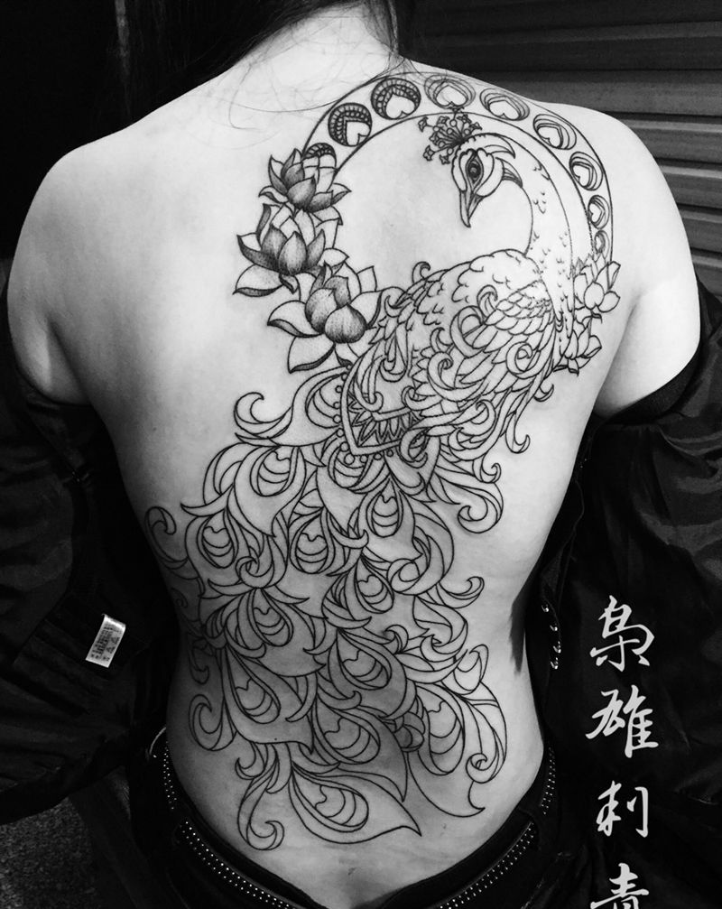 【孔雀】纹身图片_成品背部传统国画动物植物纹身图案