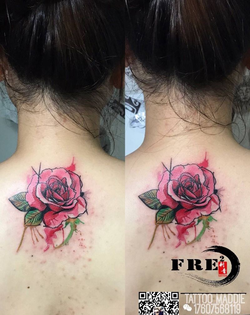 水彩玫瑰，字母纹身图片