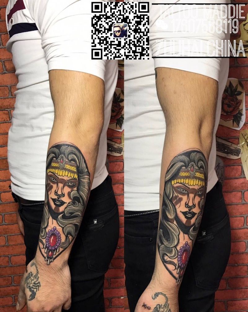 Old  school  灰发女郎纹身图片