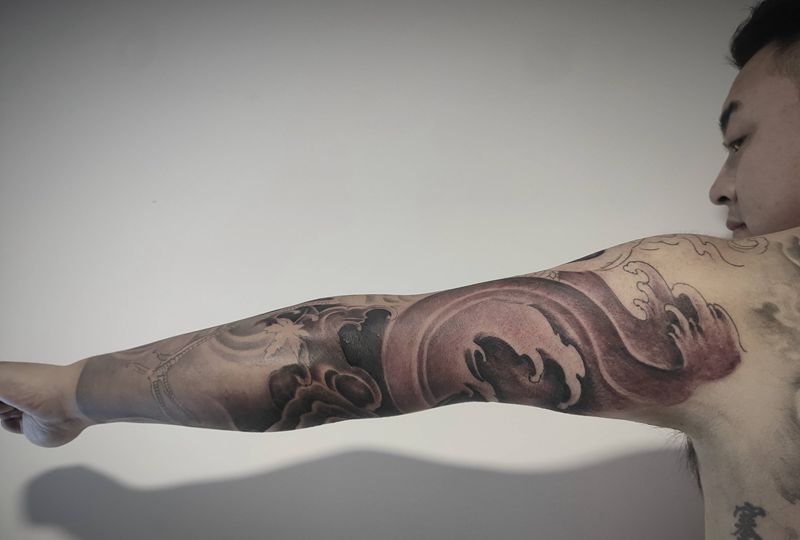 进度中纹身图片_手臂新传统纹身图案