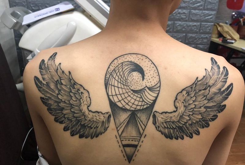 翅膀纹身图片_背部纹身图案