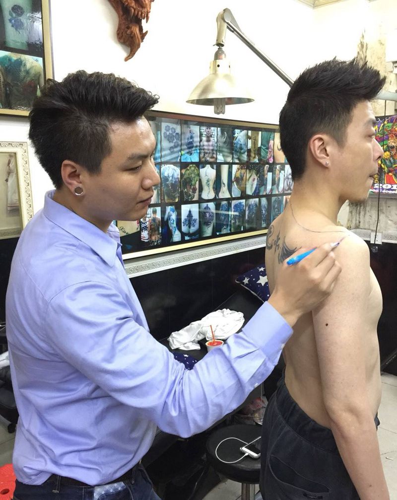 图腾纹身图片_背部手稿图腾纹身图案