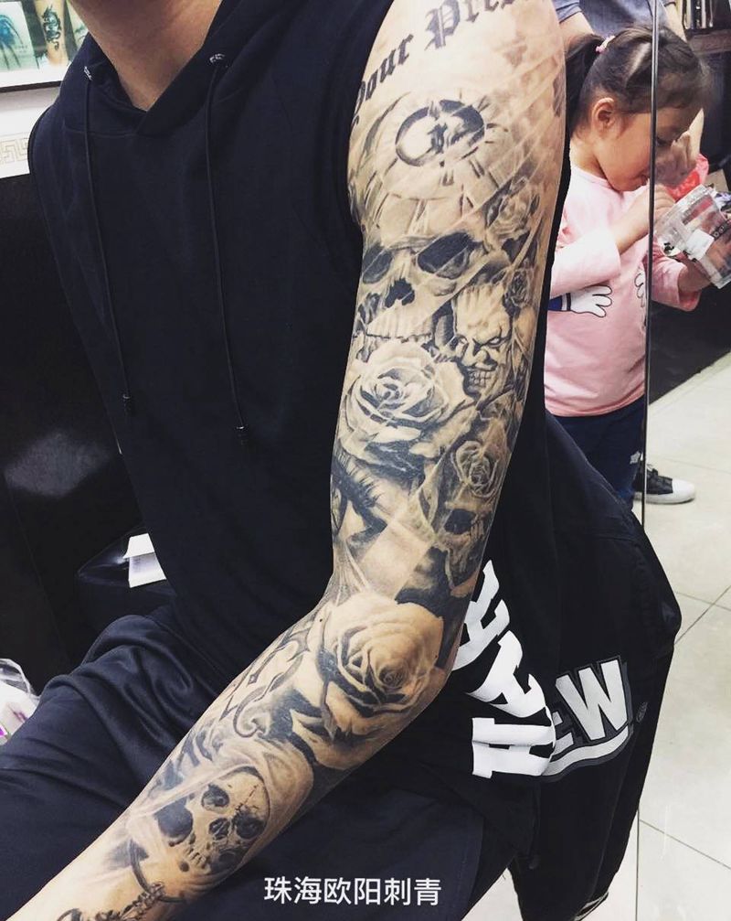 欧美黑灰花臂纹身图片