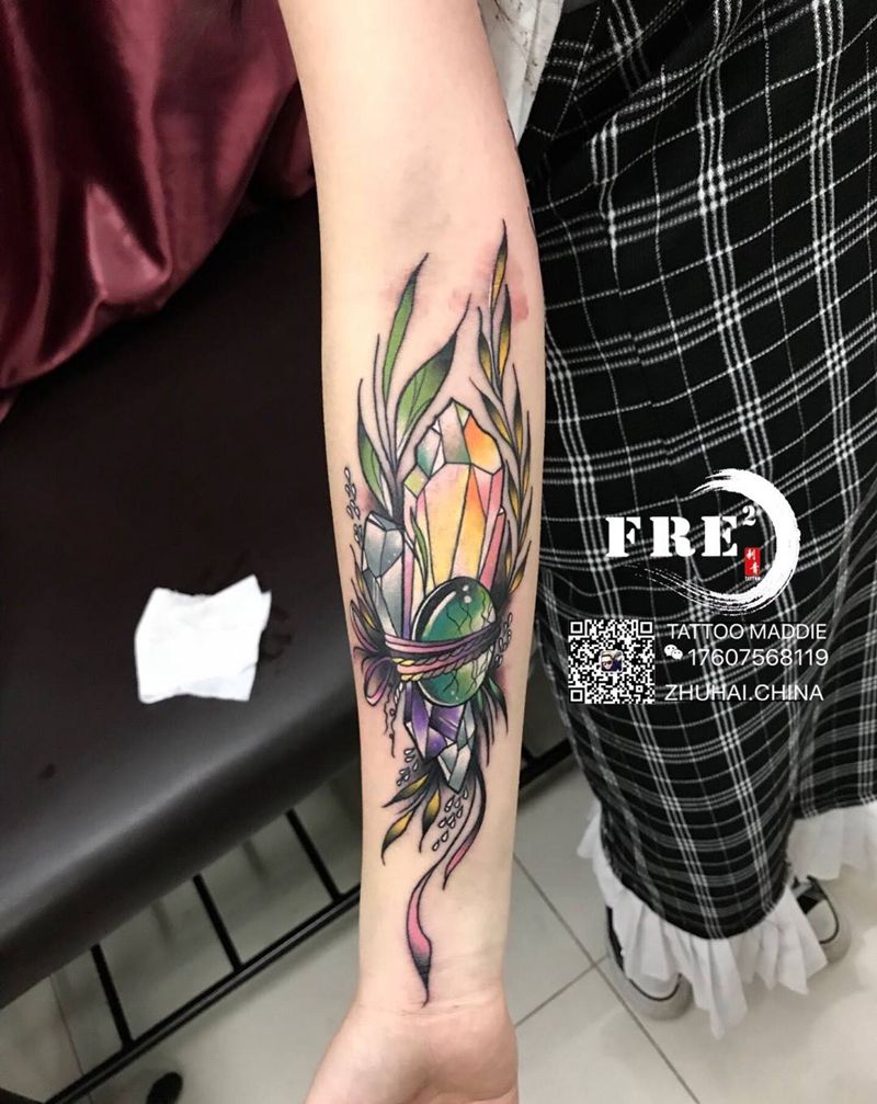 镶宝石纹身图片