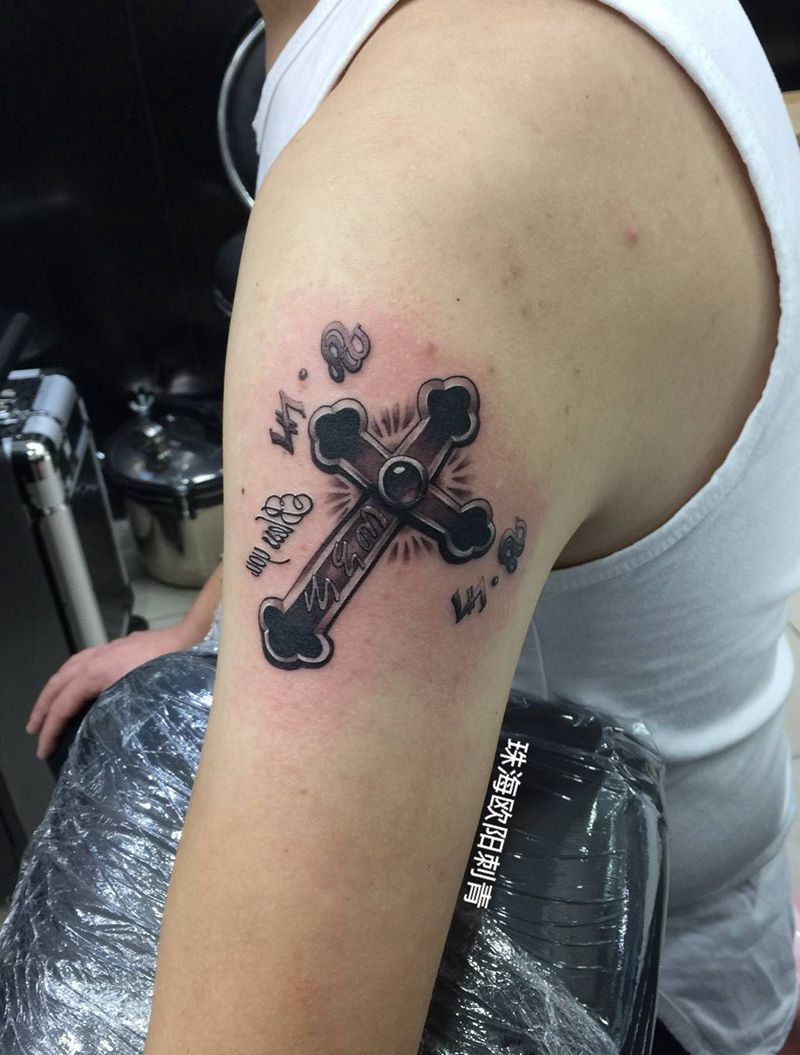 十字架纹身图片