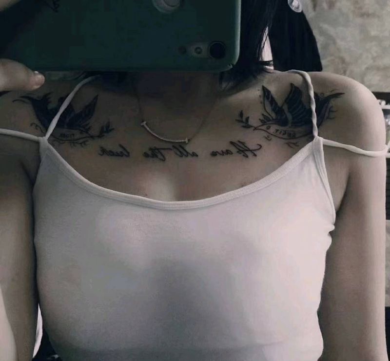 燕子 英文纹身图片_胸部纹身图案